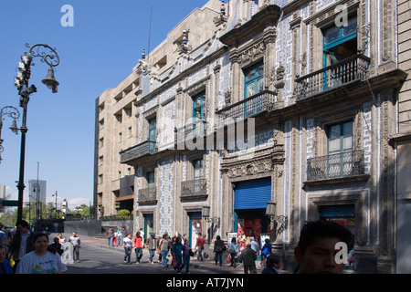 Façade de 'Casa de los Azulejos" (Chambre de commerce) à Mexico, appartenant à la Sanborn's store-chaîne de restaurants. Banque D'Images