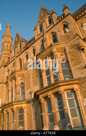 Old College de l'Université d'Aberystwyth architecture victorienne gothique soirée bâtiment en grès Banque D'Images