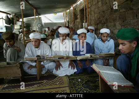 Le Pakistan madrasah sont de reproduction pour l'extrémisme musulman. Certains étudiants rejoindre les talibans en Afghanistan. Banque D'Images