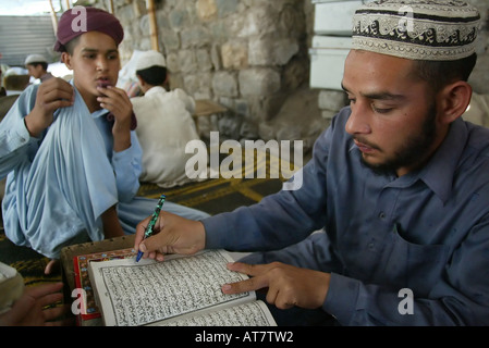 Le Pakistan madrasah sont de reproduction pour l'extrémisme musulman. Certains étudiants rejoindre les talibans en Afghanistan. Banque D'Images