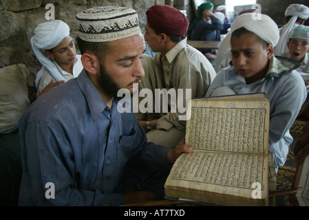 Le Pakistan madrasah sont de reproduction pour l'extrémisme musulman. Certains étudiants rejoindre les talibans en Afghanistan. Banque D'Images