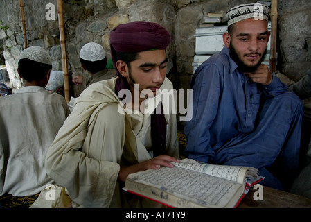 Le Pakistan madrasah sont de reproduction pour l'extrémisme musulman. Certains étudiants rejoindre les talibans en Afghanistan. Banque D'Images