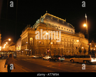 Théâtre National de la plus Legii Bridge at night Prague République Tchèque Europe EU Banque D'Images