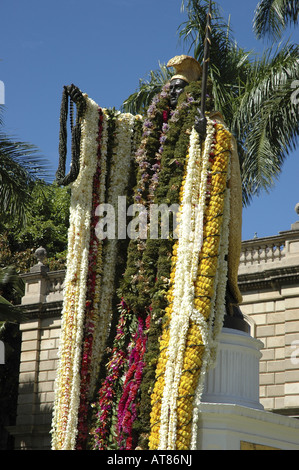 Statue du Roi Kamehameha le Grand est drapé de leis de Kamehameha Day chaque année le 11 juin. La statue se place en avant Banque D'Images