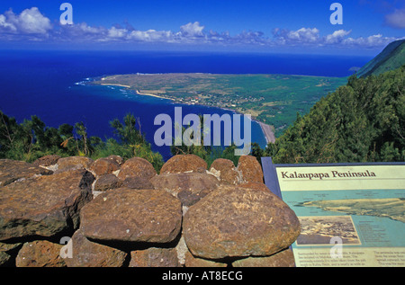 Vue vers la péninsule de Kalaupapa de Palau State Park donnent sur. Molokai Banque D'Images