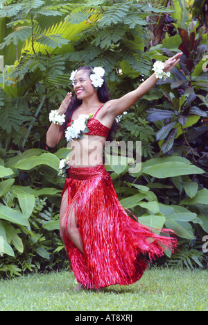 Hapa-Haole danseuse de hula préparation à la danse au Royal Hawaiian Hotel pour le festival annuel Banque D'Images