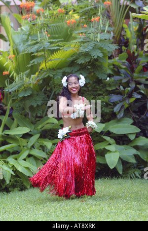 Hapa-Haole danseuse de hula préparation à la danse au Royal Hawaiian Hotel pour le festival annuel Banque D'Images