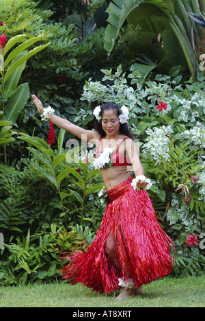 Hapa-Haole danseuse de hula préparation à la danse au Royal Hawaiian Hotel pour le festival annuel Banque D'Images