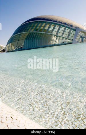 Imax, l'hemisferic, l'un des bâtiments de la Cité des Arts et des sciences, par l'architecte Santiago Calatrava de renommée internationale Banque D'Images