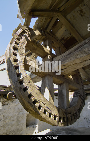 Les pignons en bois et l'arbre d'un moulin à vent du xixème siècle à proximité de la péninsule de Bodrum Yalikavak Turquie de l'ouest du sud Banque D'Images