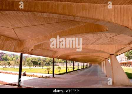 Le premier pont construit par l'architecte de renommée internationale Santiago Calatrava à Valence, Espagne, appelé 9 d'octubre Banque D'Images