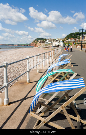 Un jour de vent sur le front de mer de Sidmouth, Devon Banque D'Images