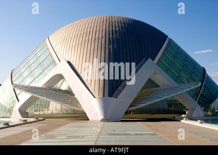 Imax, l'hemisferic, l'un des bâtiments de la Cité des Arts et des sciences, par l'architecte Santiago Calatrava de renommée internationale Banque D'Images