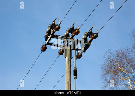 La ligne électrique moyenne tension / électricité pylône Banque D'Images