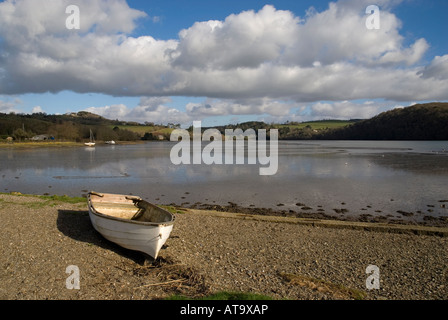 Bateau amarré sur la rivière Tavy Bere Ferrers Devon, Angleterre Banque D'Images