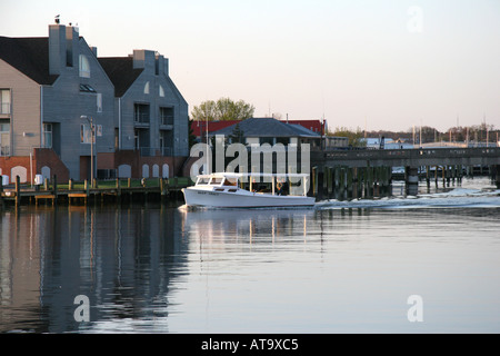 Bateau de la baie de Chesapeake à Cambridge Creek Banque D'Images