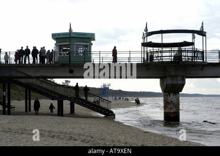 Jetée à la mer Baltique à Miedzyzdroje, Pologne Banque D'Images