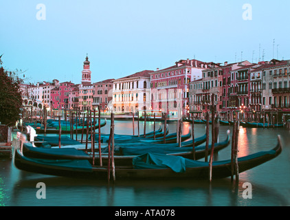 Canale Grande , gondoles, canal Venise l'aube Banque D'Images