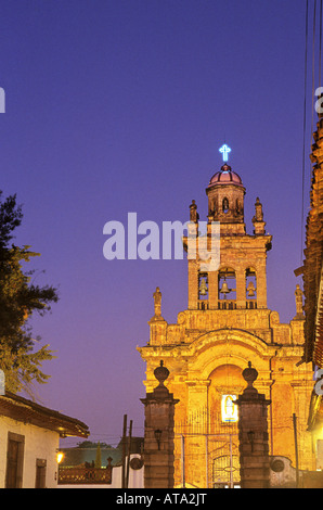 De l'extérieur le Templo El Santuario dans le village colonial de Patzcuaro Mexique etat Banque D'Images