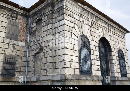 Trous de balle provenant de la deuxième guerre mondiale, dans la façade de l'ancien ministère de la guerre à Budapest / Hongrie Banque D'Images