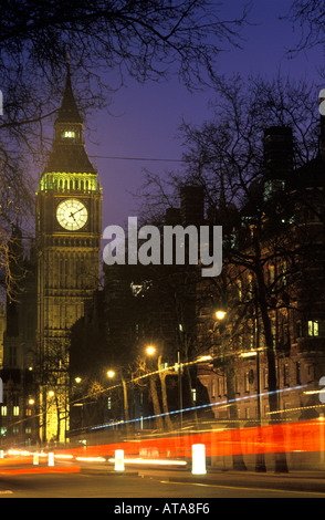 La tour de l'horloge contenant le célèbre Big Ben bell Chambres du Parlement Londres Banque D'Images
