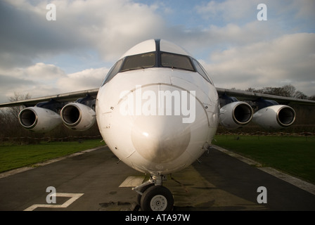 Vue frontale d'un BAE Avro RJX146 Banque D'Images