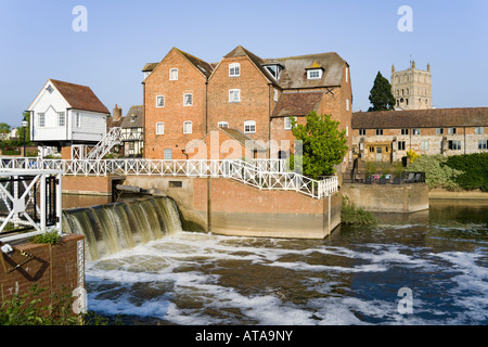 Le barrage sur la rivière Avon à Abbey Mill, Tewkesbury, Gloucestershire Banque D'Images