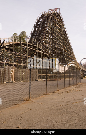 Montagnes russes en bois SC Carowinds Thunder Road et la NC State Lines USA Banque D'Images