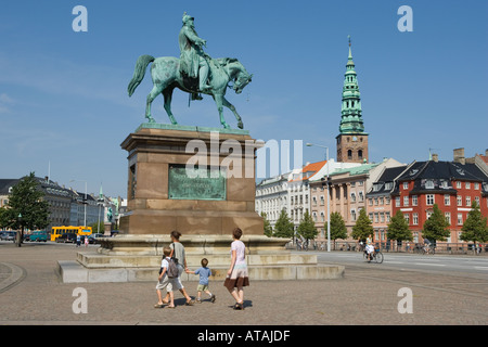 Danemark Copenhague statue équestre du roi Frederik VII 1808 en 1863 Slotsplads Christiansborg Banque D'Images