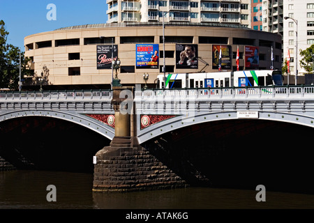 Melbourne Scenic / 'Princes Bridge' vers 1888 et la "Cité des Arts" peut être vu dans l'arrière-plan. Banque D'Images