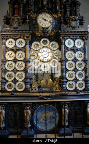 L'horloge astronomique de la cathédrale Saint-Jean de Besançon, achevé en 1860, est composé de plus de 30 000 pièces Banque D'Images