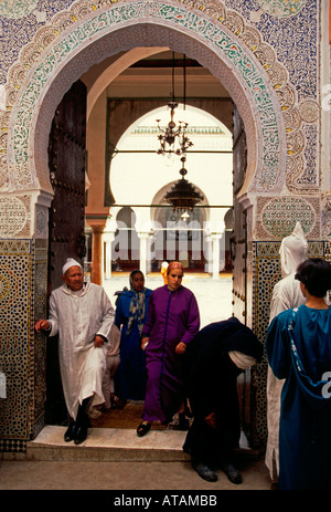 Les marocains, les marocains, sanctuaire de zaouia Moulay Idriss II, culte, tombeau, Fès el-Bali, la ville de Fès, Fès, Maroc, Afrique du Nord, Afrique Banque D'Images