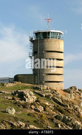 La station des garde-côtes Point Corbiere construit au-dessus de la DEUXIÈME GUERRE MONDIALE, German Watch Tower Jersey Channel Islands UK Banque D'Images