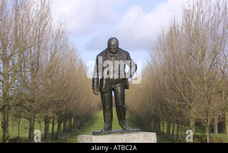 Statue de Sir Winston Churchill Woodford Green Essex England UK Banque D'Images