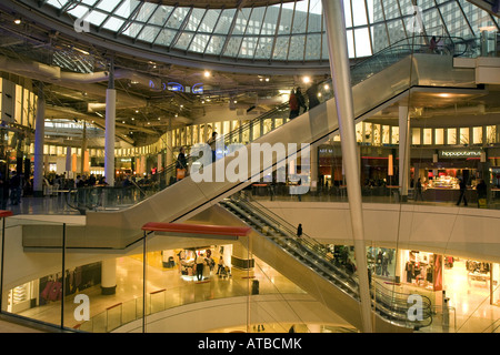 Dans la vue entrer chez Auchan (centre commercial) à la défense, Paris, France Banque D'Images