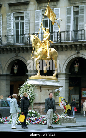 Statue de Jeanne d'Arc à la place des Pyamides à Paris France Banque D'Images