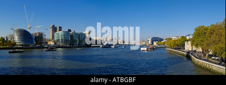 Vue panoramique de Londres et de la Tamise shot de Tower Bridge à l'ouest de Londres, Royaume-Uni Banque D'Images