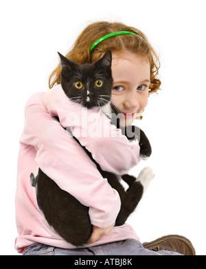 Chat domestique, le chat domestique (Felis silvestris catus). f, chat domestique dans le bras d'une petite fille Banque D'Images