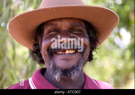 Un aîné autochtone de l'Manyalluluk communauté près de Pine Creek, l'outback du Territoire du Nord de l'Australie Banque D'Images