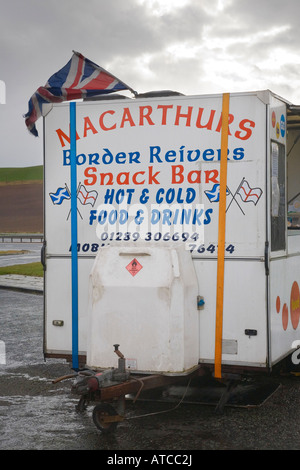 Dîner en bord de route Mobile snack Bar  Bienvenue en Écosse   panneau frontalier à Berwick on Tweed, Écosse, Royaume-Uni Banque D'Images