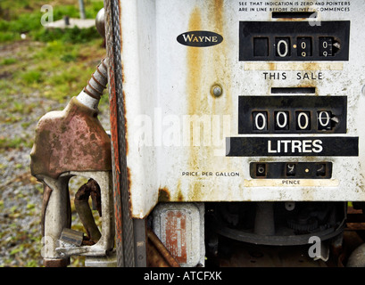 La station d'essence désaffectée (station de charge) dans l'ouest de l'Irlande Banque D'Images