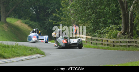 Side-car de course sur le circuit routier à Oliver's Mount Scarborough North Yorkshire Royaume Uni Banque D'Images