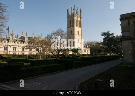 Tour du Magdalen College de l'Université d'Oxford Botanic Garden Banque D'Images