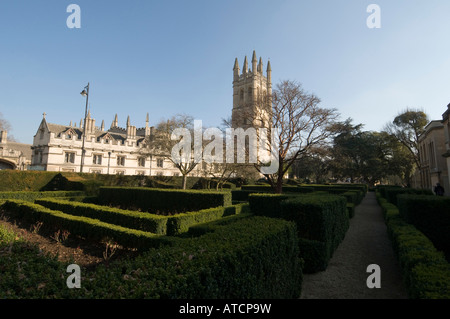 Tour du Magdalen College de l'Université d'Oxford Botanic Garden Banque D'Images