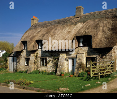 Cottage en pierre au toit de chaume dans le Dorset Banque D'Images