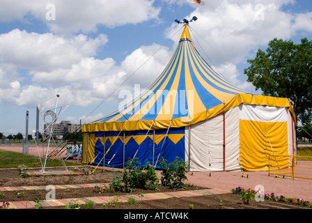 Tente en raison de la TOHU, la Cité des arts du cirque (le site des arts du cirque), Montréal, Québec, Canada Banque D'Images