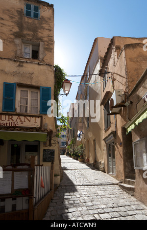 Ruelle de la haute-ville (vieille ville), Bonifacio, Corse, France Banque D'Images