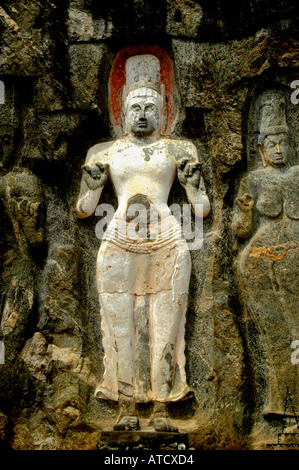 Sri Lanka Buduruwagala Les sept sculptures de roche sculptée dans la figure colossale pour un rock face sont généralement datées du 9e ou t Banque D'Images