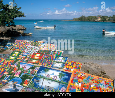 Sur l'écran d'art local sur la plage de Bayahibe, Côte Sud, République dominicaine, Caraïbes Banque D'Images