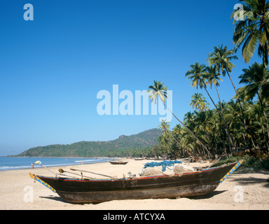 Bateaux de pêche sur la plage de Palolem en 1994, Sud de Goa, Goa, Inde Banque D'Images